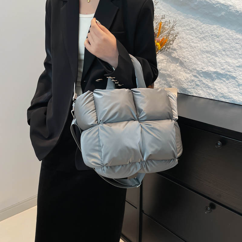 Torba Tote – Urbani minimalistizam, Oxford platno, vodoravni kvadratni oblik, zatvaranje zipom, unutarnja džep s zipom