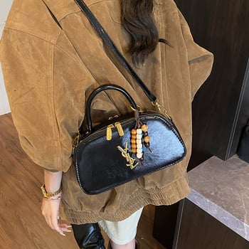 Geantă în formă de pernă – material PU, închidere cu fermoar, buzunar interior cu fermoar, curea cu o singură curea