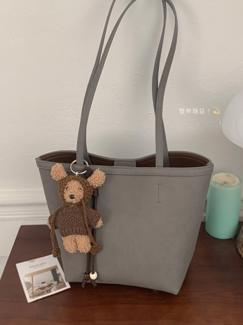 PU kabelka typu vedro, mestský minimalistický štýl, zapínanie na zips, polyesterová podšívka