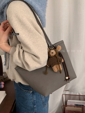 PU kabelka typu vedro, mestský minimalistický štýl, zapínanie na zips, polyesterová podšívka