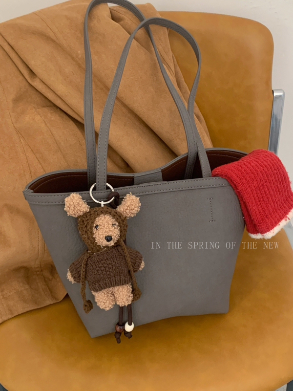 PU kabelka typu vedro, mestský minimalistický štýl, zapínanie na zips, polyesterová podšívka