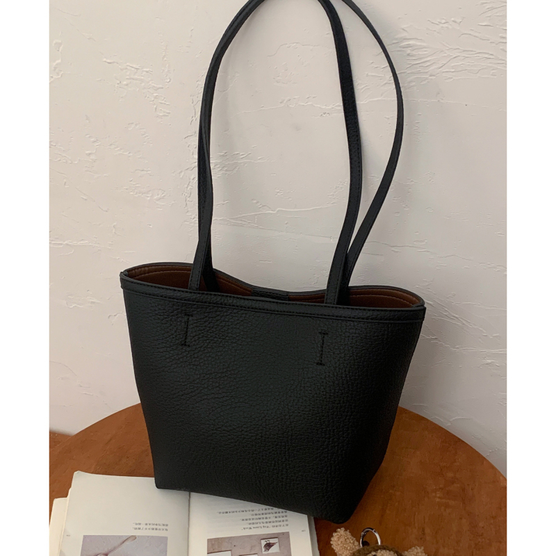 PU kabelka typu vedro, mestský minimalistický štýl, zapínanie na zips, polyesterová podšívka