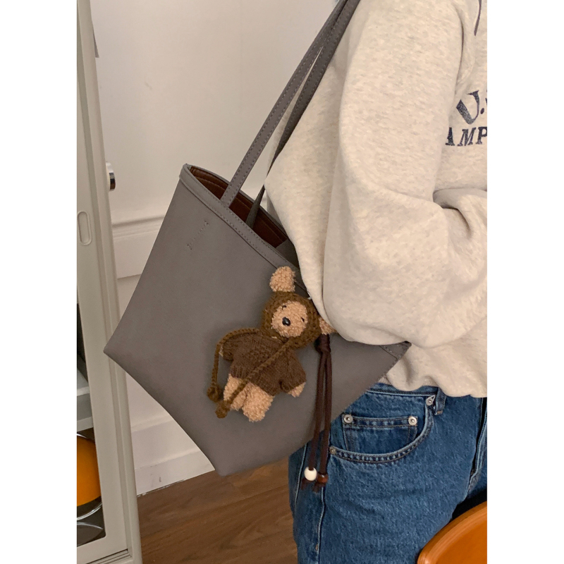 PU kabelka typu vedro, mestský minimalistický štýl, zapínanie na zips, polyesterová podšívka