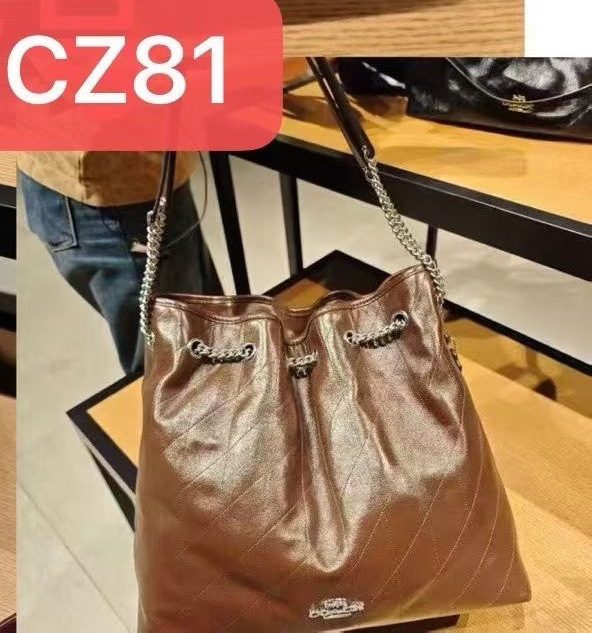 Bucket torba od prave kože s otvaranjem na šnuru, urbanistički stil jednostavnosti; unutarnji džep sa zipom i džep za dokumente.