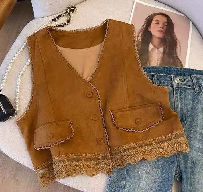 Etno vintage vesta s výšivkou s strapcami, semišová látka, geometrický vzor, bez goliera, úzky strih