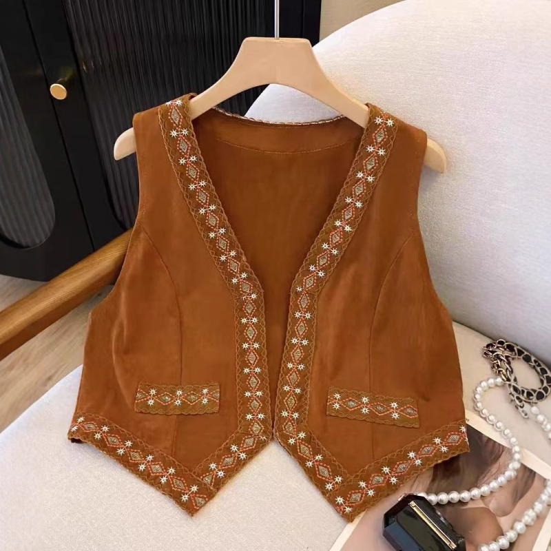 Etno vintage vesta s výšivkou s strapcami, semišová látka, geometrický vzor, bez goliera, úzky strih