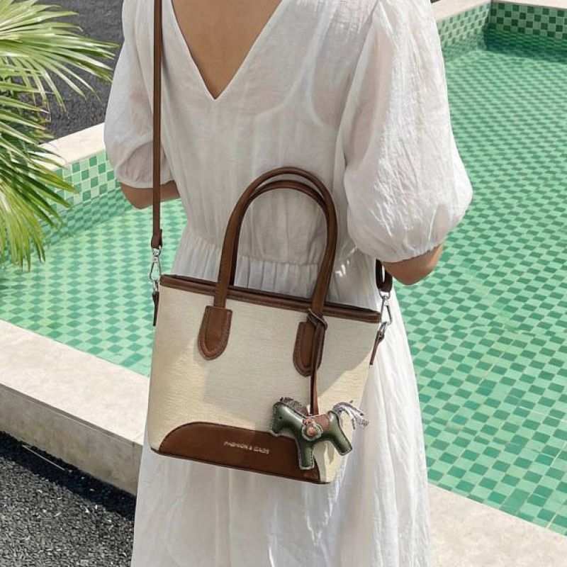PU crossbody torba, model xinqi-6398, commuter stil, jedina naramenica, horizontalno pravokutnog oblika, zatvaranje zipom, podstava od poliestera, proljeće 2026