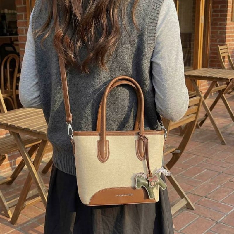 PU crossbody torba, model xinqi-6398, commuter stil, jedina naramenica, horizontalno pravokutnog oblika, zatvaranje zipom, podstava od poliestera, proljeće 2026