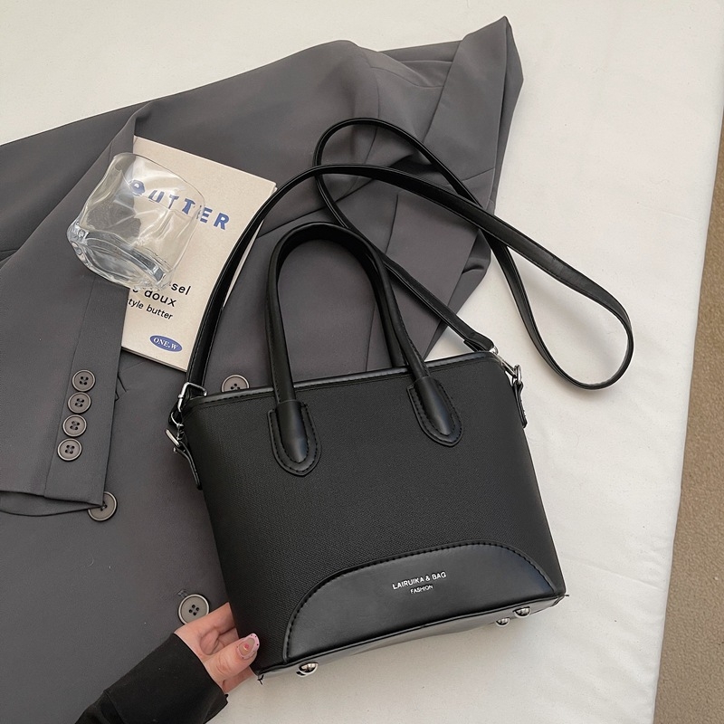 PU crossbody torba, model xinqi-6398, commuter stil, jedina naramenica, horizontalno pravokutnog oblika, zatvaranje zipom, podstava od poliestera, proljeće 2026