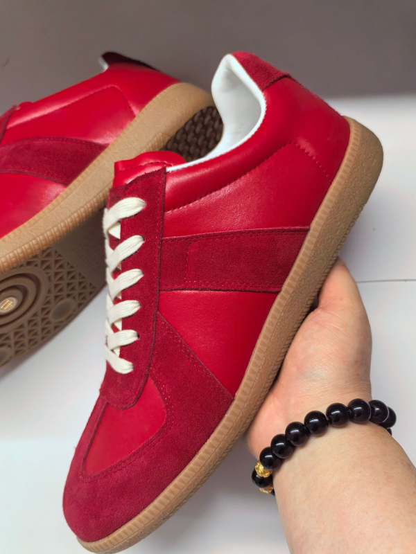 Ανδρικά sneakers – Άνω μέρος από γνήσιο δέρμα, στρογγυλή μύτη, με κορδόνια, καουτσούκ σόλα, χαμηλός σχεδιασμός