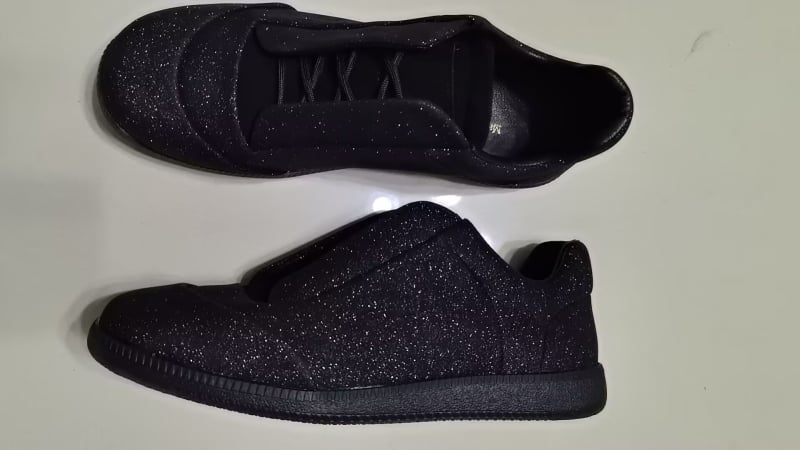 Ανδρικά sneakers – Άνω μέρος από γνήσιο δέρμα, στρογγυλή μύτη, με κορδόνια, καουτσούκ σόλα, χαμηλός σχεδιασμός