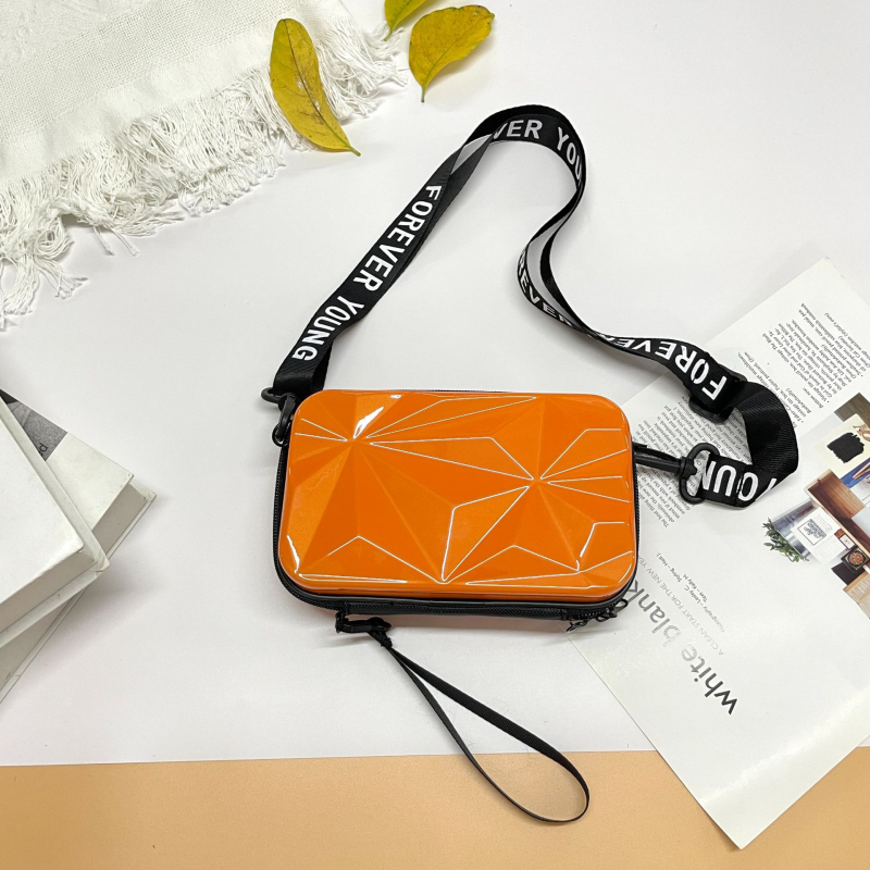 Kozmetička torbica s PC čvrstim kućištem, trokutasti dijamantni uzorak, gradski stil, vodootporan PVC vanjski dio s poliester podstavom, ženska putna torbica