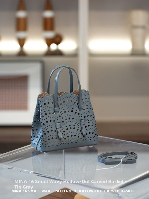 Pravá kožená taška v tvare košíka s vlnitým sieťovaným vzorom a vygravírovanými kvetmi, mestský minimalistický crossbody, obdĺžnikový tvar, vrecko na telefón a zipsové vrecko, polyesterová podšívka