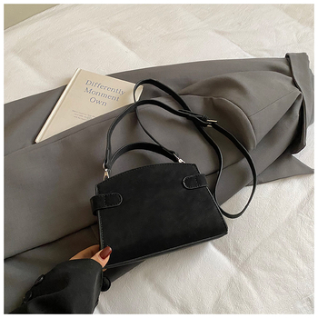 Ženska crossbody torbica u urbanom minimalističkom stilu, PU koža, vodoravni kvadratni oblik, trodimenzionalni dizajn, zatvaranje zipom