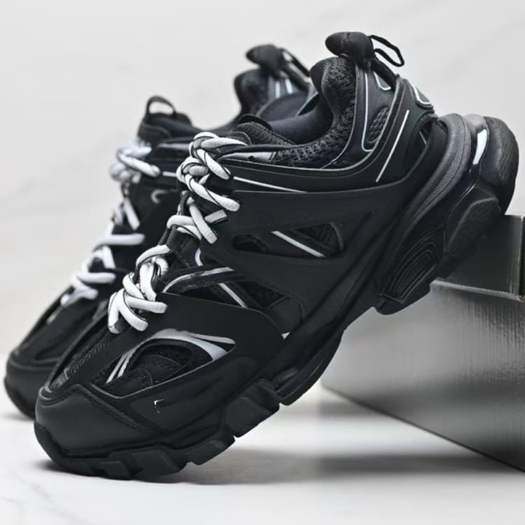 Unisex χαμηλά αθλητικά παπούτσια με επάνω συνθετικό δέρμα, στρογγυλή μύτη, κλείσιμο με κορδόνια, ύψος φτέρνας 3-5 εκ