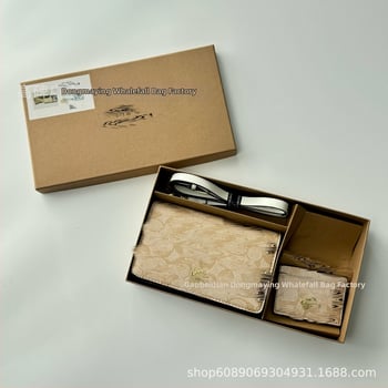 Γυναικεία τσάντα crossbody - οριζόντιο τετράγωνο σχήμα, PU υλικό, κλείσιμο με κλιπ, εσωτερικό με θήκη φερμουάρ, μια ιμάντας ώμου