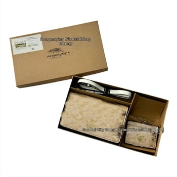 Γυναικεία τσάντα crossbody - οριζόντιο τετράγωνο σχήμα, PU υλικό, κλείσιμο με κλιπ, εσωτερικό με θήκη φερμουάρ, μια ιμάντας ώμου