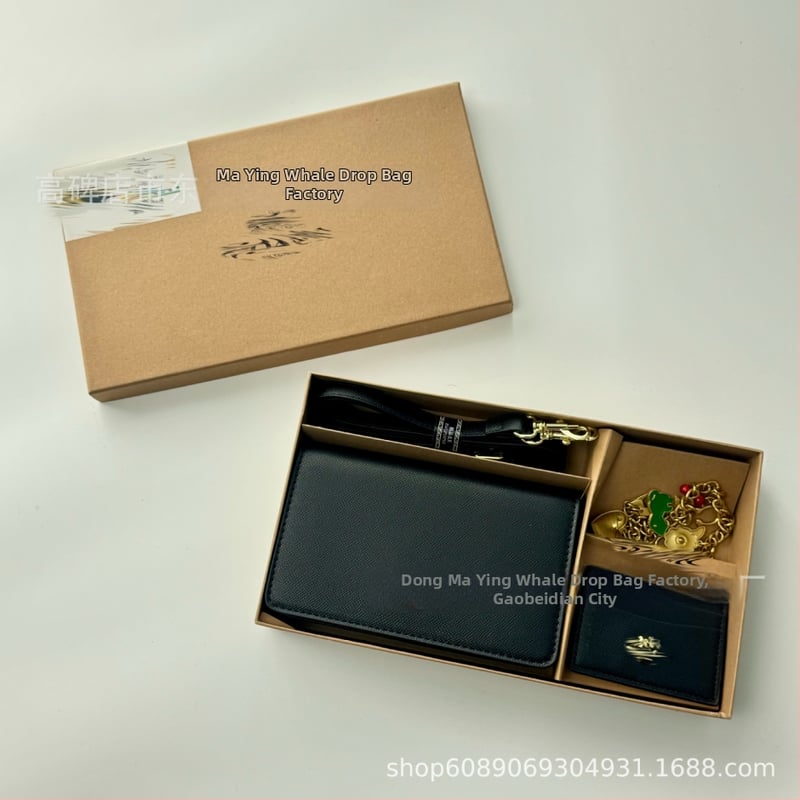 Γυναικεία τσάντα crossbody - οριζόντιο τετράγωνο σχήμα, PU υλικό, κλείσιμο με κλιπ, εσωτερικό με θήκη φερμουάρ, μια ιμάντας ώμου