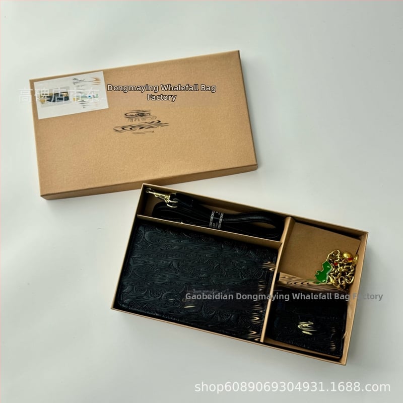 Γυναικεία τσάντα crossbody - οριζόντιο τετράγωνο σχήμα, PU υλικό, κλείσιμο με κλιπ, εσωτερικό με θήκη φερμουάρ, μια ιμάντας ώμου