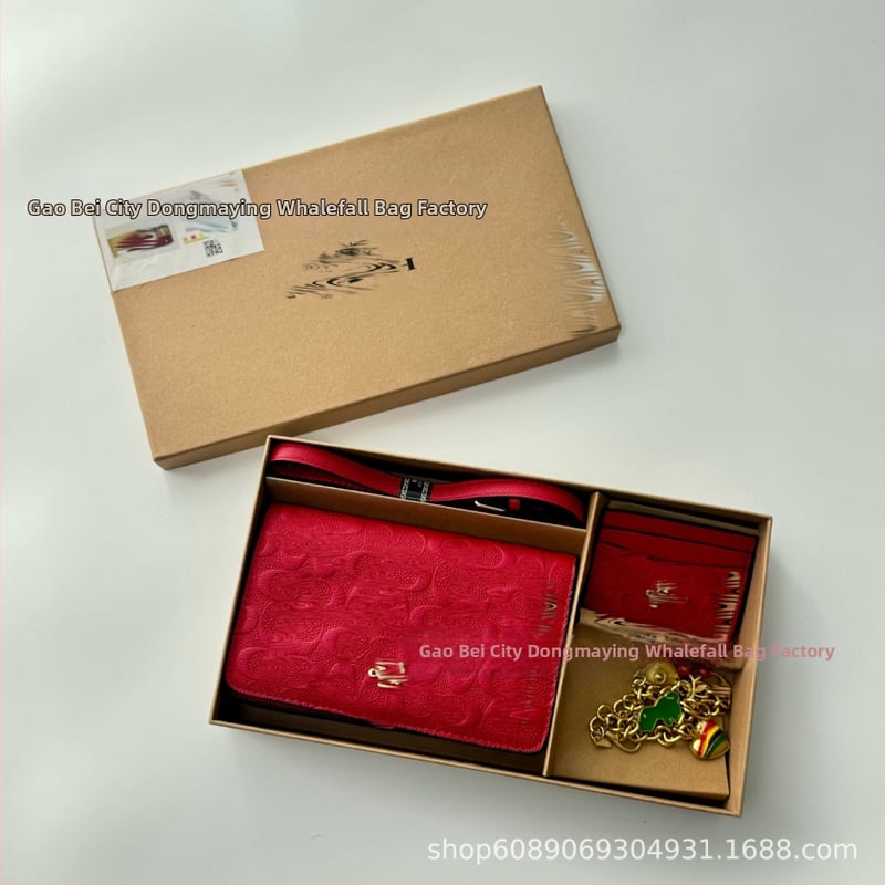 Γυναικεία τσάντα crossbody - οριζόντιο τετράγωνο σχήμα, PU υλικό, κλείσιμο με κλιπ, εσωτερικό με θήκη φερμουάρ, μια ιμάντας ώμου