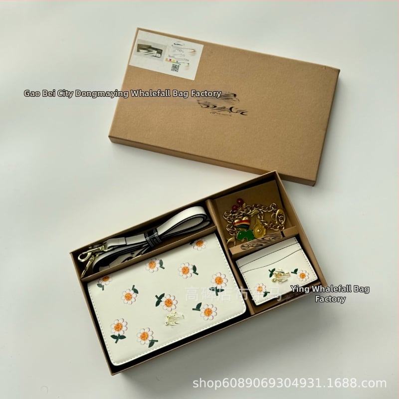 Γυναικεία τσάντα crossbody - οριζόντιο τετράγωνο σχήμα, PU υλικό, κλείσιμο με κλιπ, εσωτερικό με θήκη φερμουάρ, μια ιμάντας ώμου