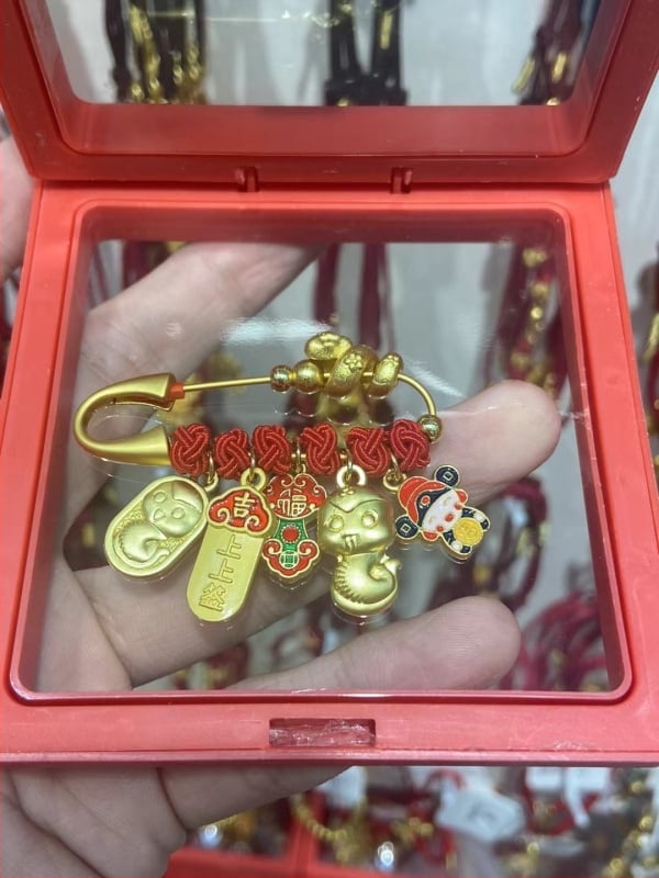 Брошка за бебета и деца - анти-страх аксесоар за безопасни разходки, унисекс, зодия Дракон, смесени материали, зима 2023