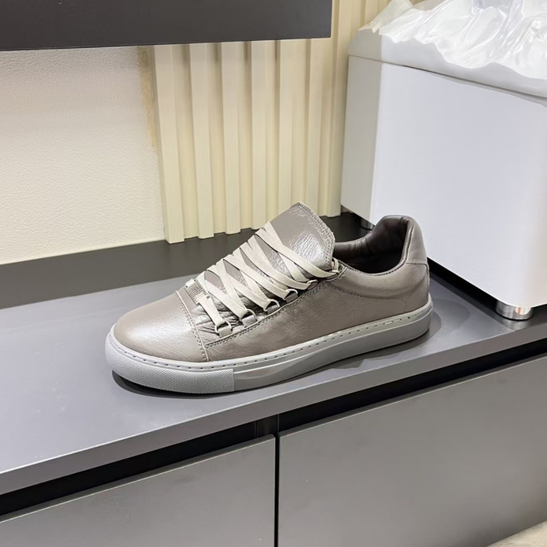 Ανδρικά vintage δερμάτινα υψηλά sneakers με επένδυση από γνήσιο μαλλί προβάτου — στρογγυλή μύτη, κορδόνια, καουτσούκ σόλα, 3–5 εκ ύψος φτέρνας