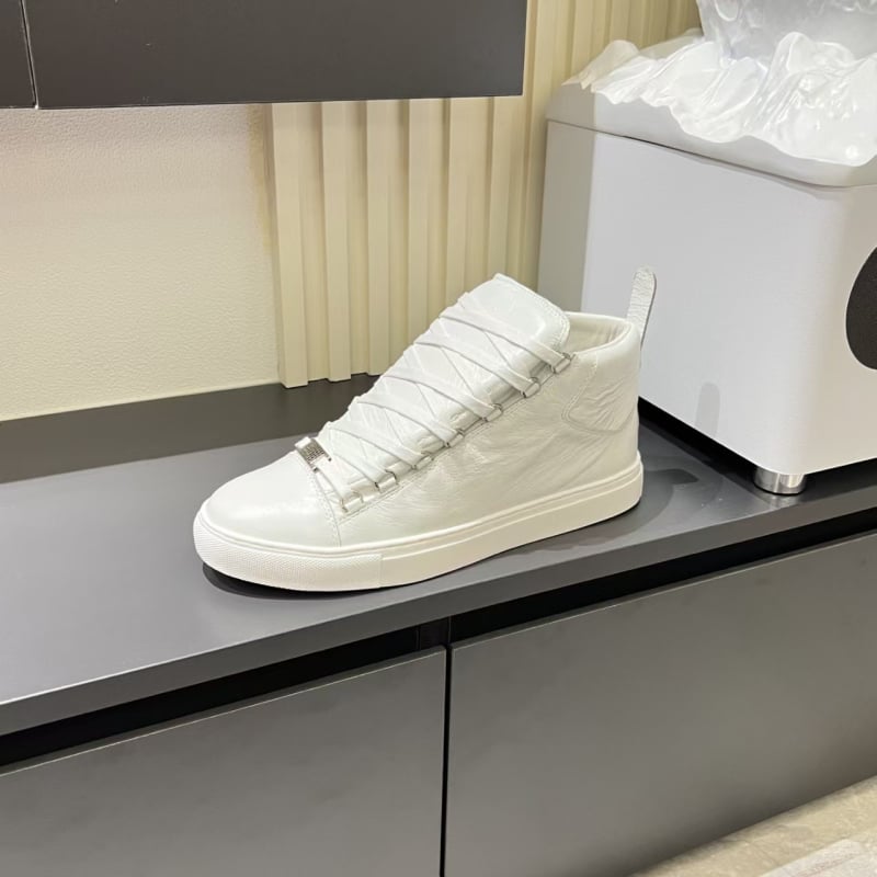 Ανδρικά vintage δερμάτινα υψηλά sneakers με επένδυση από γνήσιο μαλλί προβάτου — στρογγυλή μύτη, κορδόνια, καουτσούκ σόλα, 3–5 εκ ύψος φτέρνας