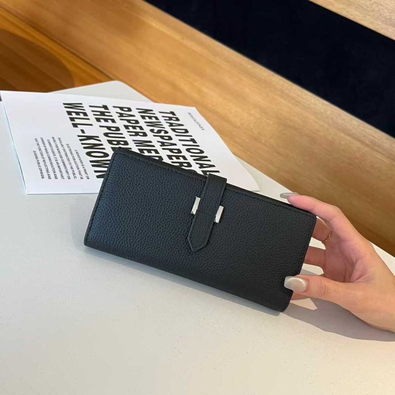 Γυναικείο μακρύ πορτοφόλι από γνήσιο δέρμα, δέρμα πρώτης στρώσης αγελάδας, επένδυση από καμβά, στυλ αστικός μινιμαλισμός, 2025