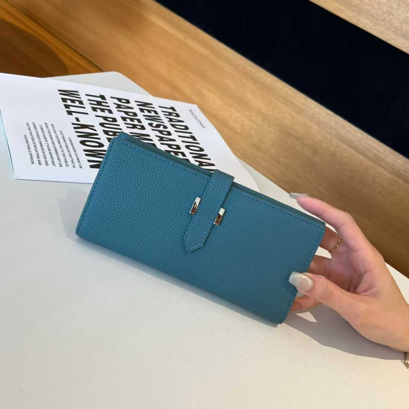 Γυναικείο μακρύ πορτοφόλι από γνήσιο δέρμα, δέρμα πρώτης στρώσης αγελάδας, επένδυση από καμβά, στυλ αστικός μινιμαλισμός, 2025