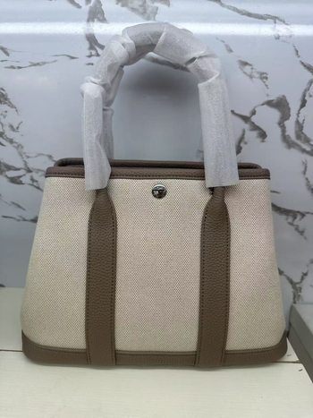 Kožna bucket torba, crossbody s magnetskim zatvaračem, unutarnji džep sa zatvaračem, poliester podstava, vodoravni četvrtasti oblik, mekana konstrukcija