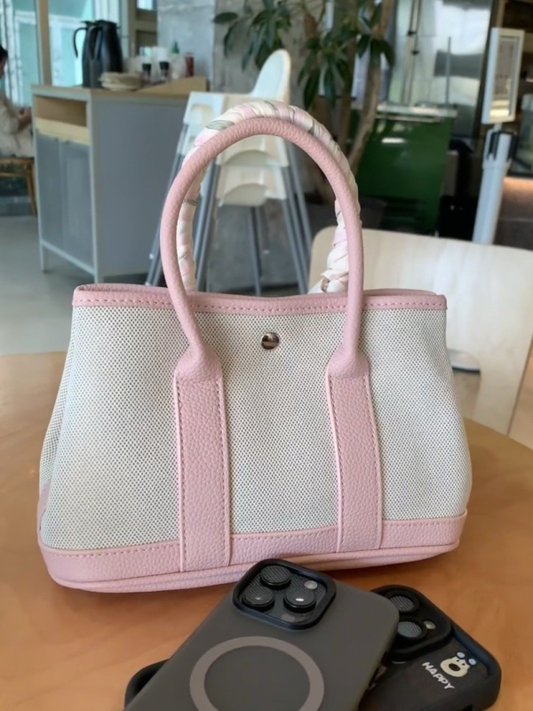 Kožna bucket torba, crossbody s magnetskim zatvaračem, unutarnji džep sa zatvaračem, poliester podstava, vodoravni četvrtasti oblik, mekana konstrukcija