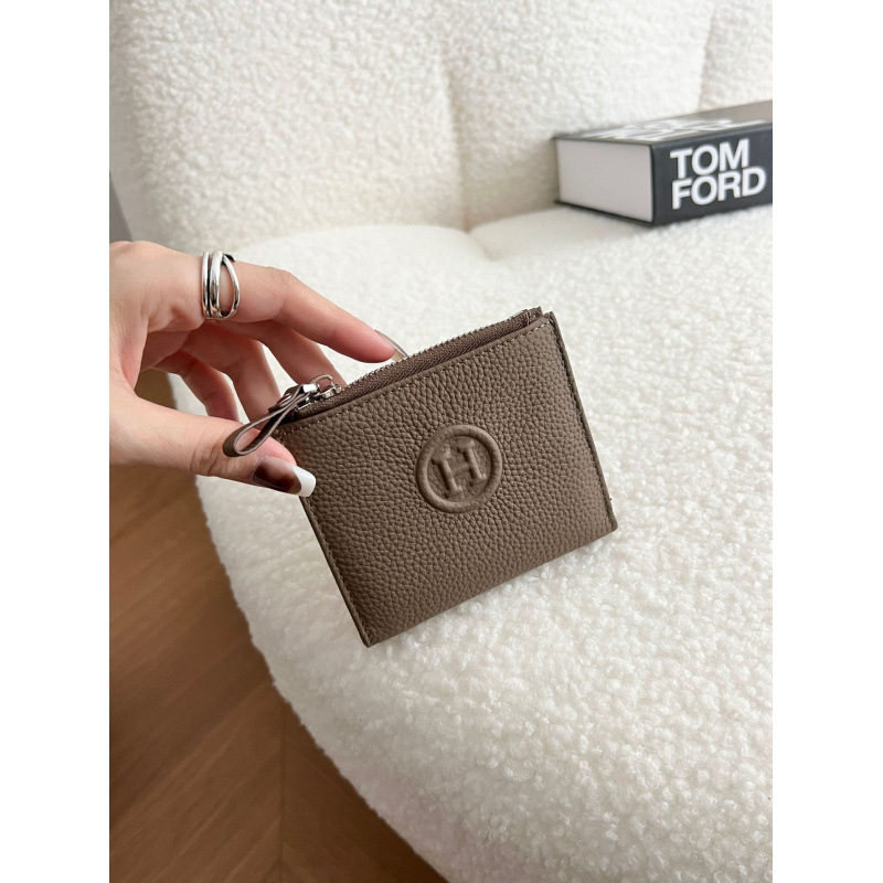 Γυναικείο πορτοφόλι από γνήσιο δέρμα, δύο διπλώματα, επένδυση καμβά, μοτίβο γράμματος