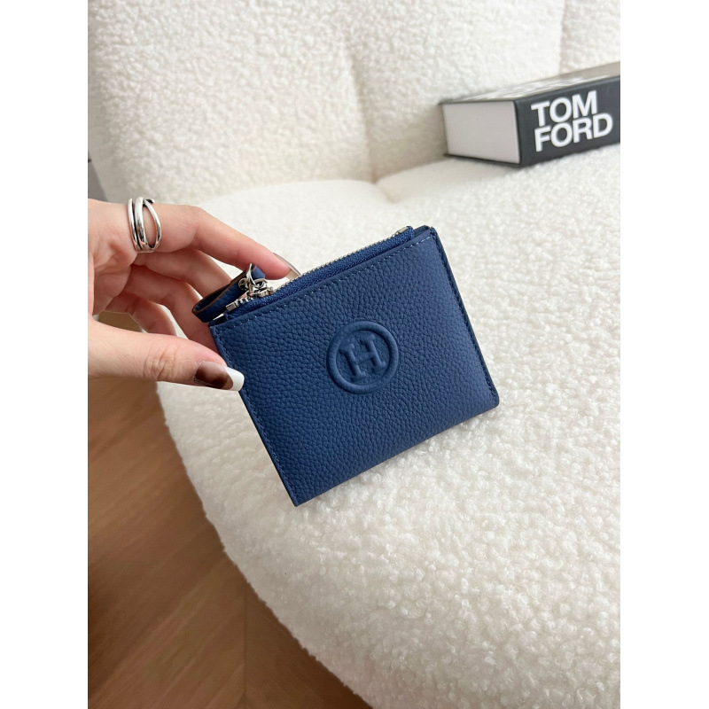 Γυναικείο πορτοφόλι από γνήσιο δέρμα, δύο διπλώματα, επένδυση καμβά, μοτίβο γράμματος