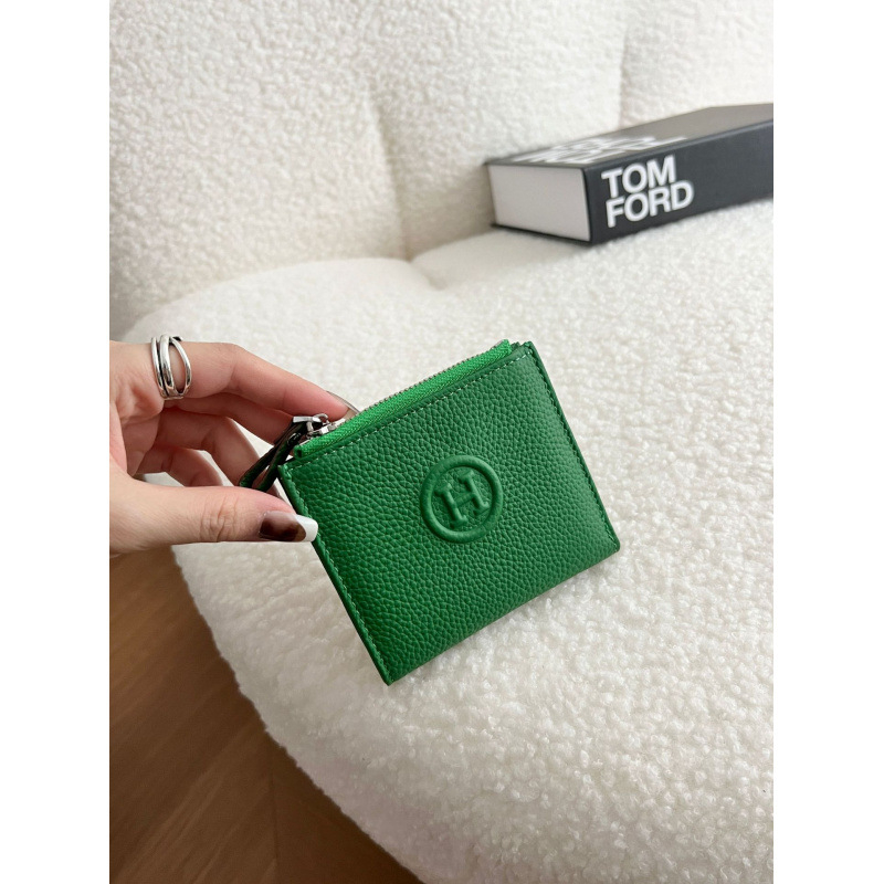 Γυναικείο πορτοφόλι από γνήσιο δέρμα, δύο διπλώματα, επένδυση καμβά, μοτίβο γράμματος