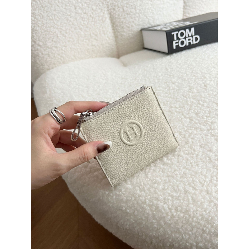 Γυναικείο πορτοφόλι από γνήσιο δέρμα, δύο διπλώματα, επένδυση καμβά, μοτίβο γράμματος