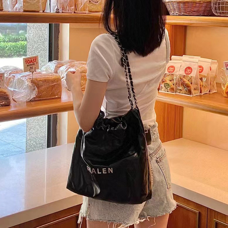 Coheos Δερμάτινη Tote Τσάντα με Διαμαντοειδή quilted ύφανση, Νάιλον επένδυση, οριζόντιου τετράγωνου σχήματος, εσωτερική τσέπη με φερμουάρ