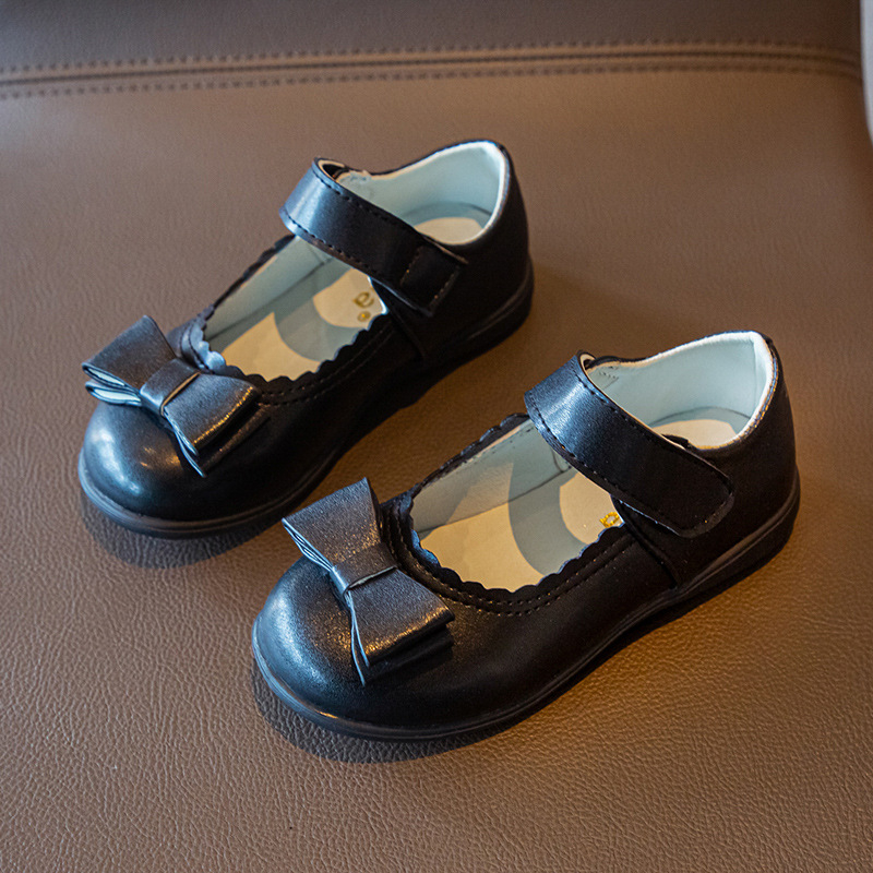 Abela Dievčenské topánky – vrchný materiál syntetická koža, zapínanie na suchý zips, podrážka z gumy, priedušné, protišmykové