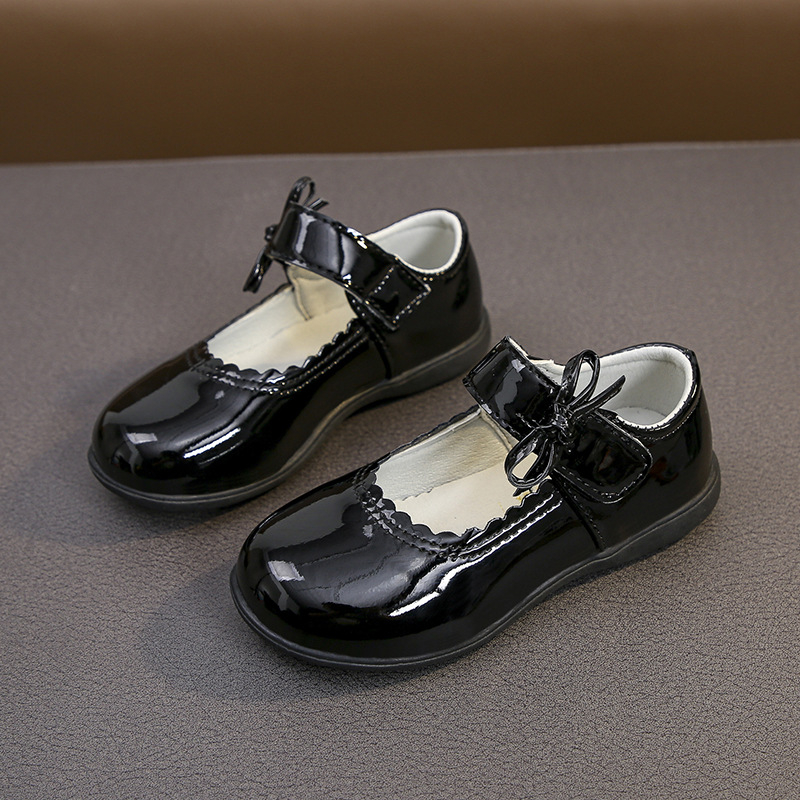 Abela Dievčenské topánky – vrchný materiál syntetická koža, zapínanie na suchý zips, podrážka z gumy, priedušné, protišmykové