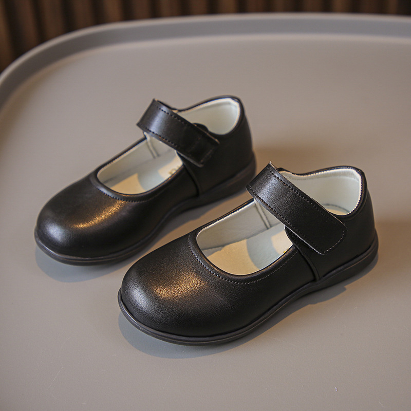 Abela Dievčenské topánky – vrchný materiál syntetická koža, zapínanie na suchý zips, podrážka z gumy, priedušné, protišmykové