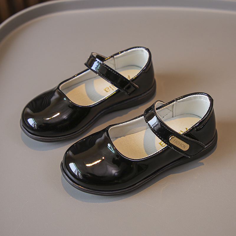 Abela Dievčenské topánky – vrchný materiál syntetická koža, zapínanie na suchý zips, podrážka z gumy, priedušné, protišmykové