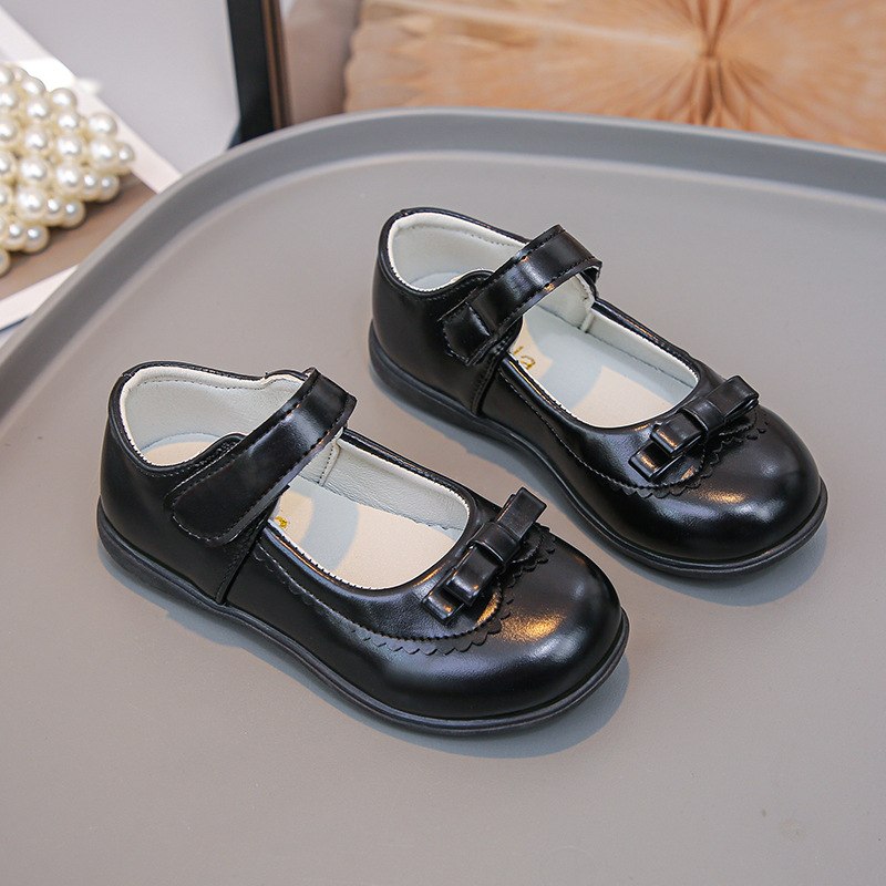 Abela Dievčenské topánky – vrchný materiál syntetická koža, zapínanie na suchý zips, podrážka z gumy, priedušné, protišmykové