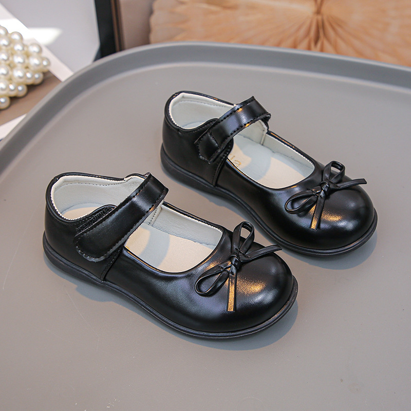 Abela Dievčenské topánky – vrchný materiál syntetická koža, zapínanie na suchý zips, podrážka z gumy, priedušné, protišmykové