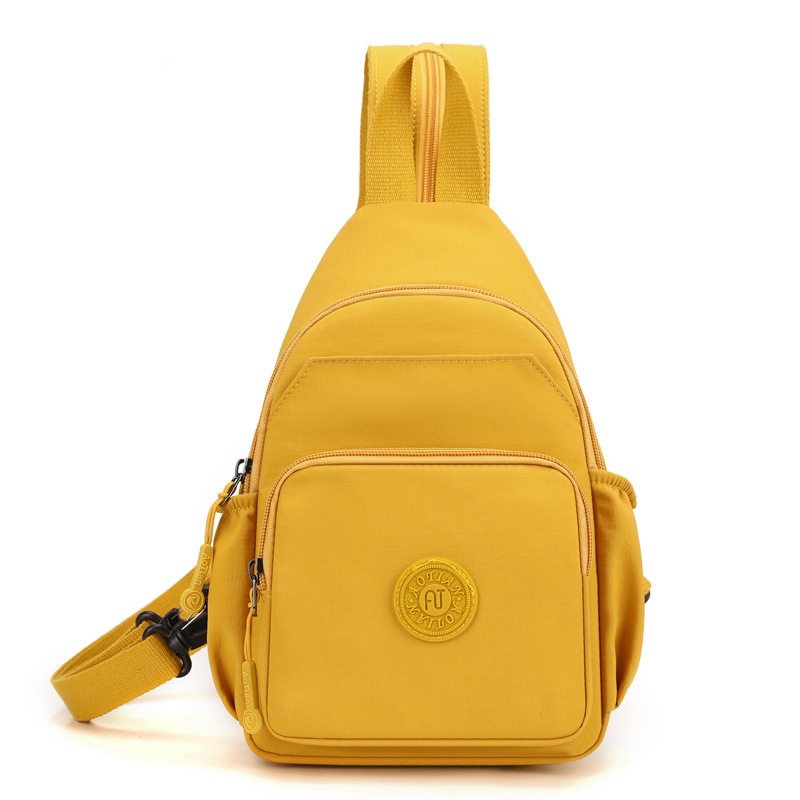 Rucsac multifunctional cu design crossbody, țesătură Oxford, căptușeală din poliester, deschidere cu fermoar, exterior 3D, Primăvara 2025