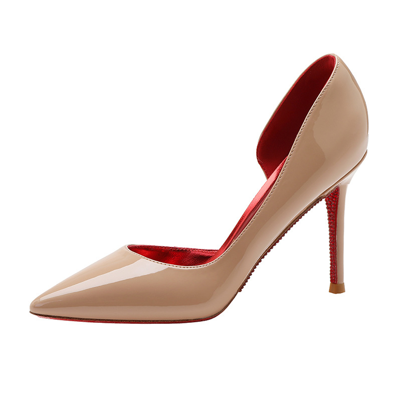 Banketné topánky s ostro špičkou, tenký podpätok nad 8 cm, nízky členok, vnútorná koža stielka