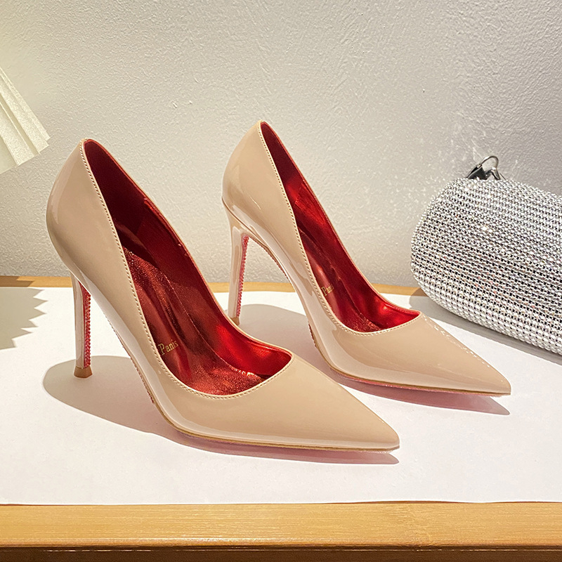 Banketné topánky s ostro špičkou, tenký podpätok nad 8 cm, nízky členok, vnútorná koža stielka