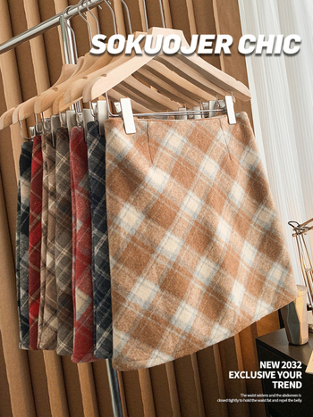 Kockovaná vlnená hip sukňa – krátka A-línia, neformálny štýl (Jar 2025)