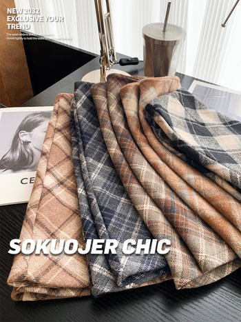 Kockovaná vlnená hip sukňa – krátka A-línia, neformálny štýl (Jar 2025)