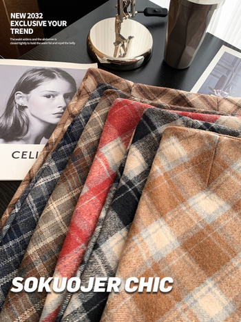 Kockovaná vlnená hip sukňa – krátka A-línia, neformálny štýl (Jar 2025)