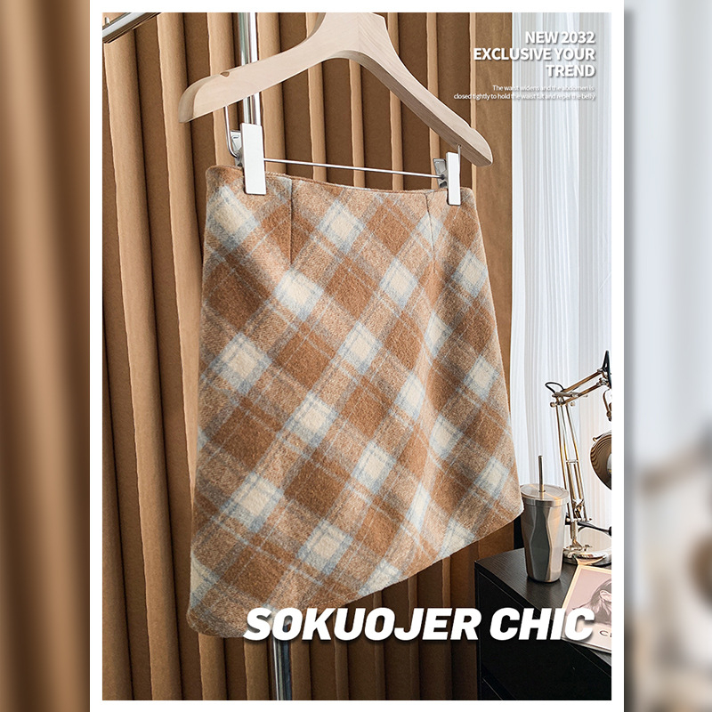 Kockovaná vlnená hip sukňa – krátka A-línia, neformálny štýl (Jar 2025)